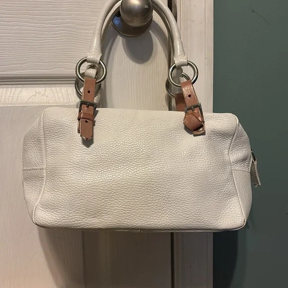 Claudia firemez - Picture 3 of 4